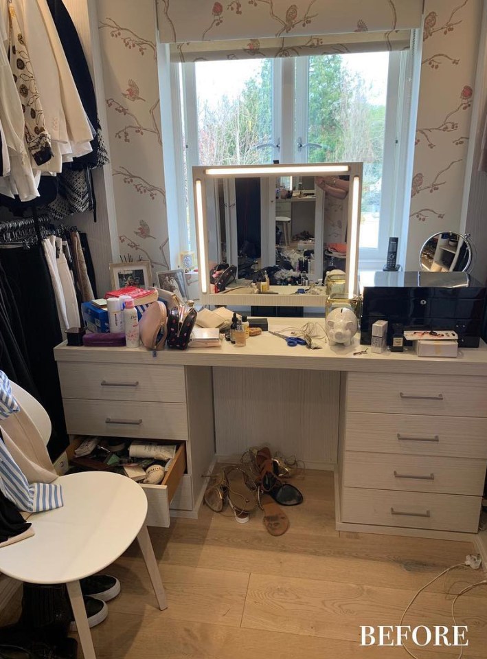  Her make-up table is a jungle of products