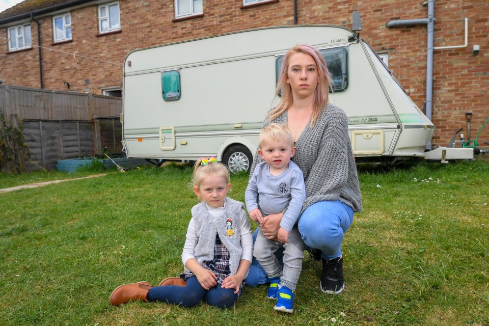  Mum Kylie is devastated to be raising tots Emmie and Leo in a cold caravan