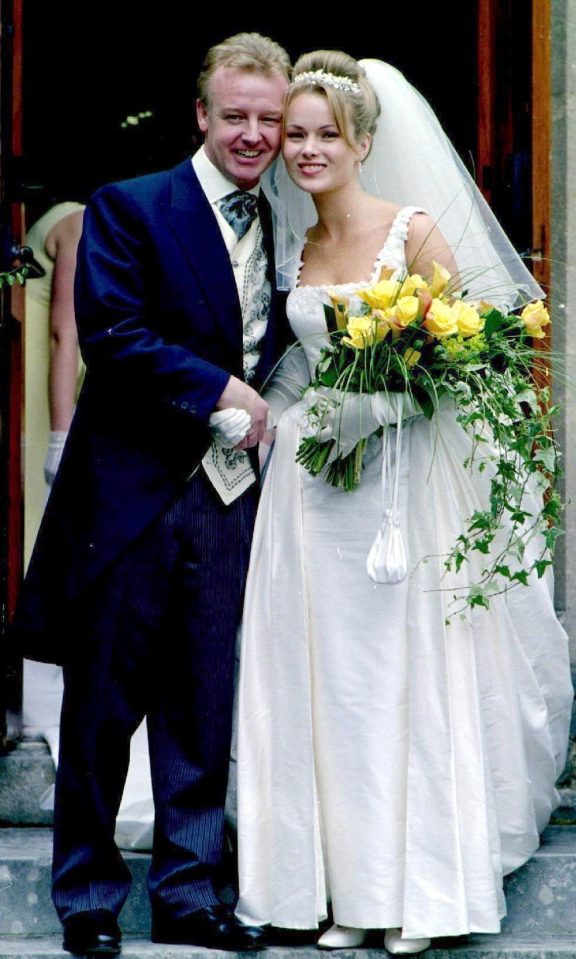  Amanda Holden married Les Dennis in 1995