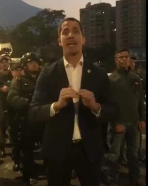  Guaido called on the heroes of the army to stand by him in a Twitter video