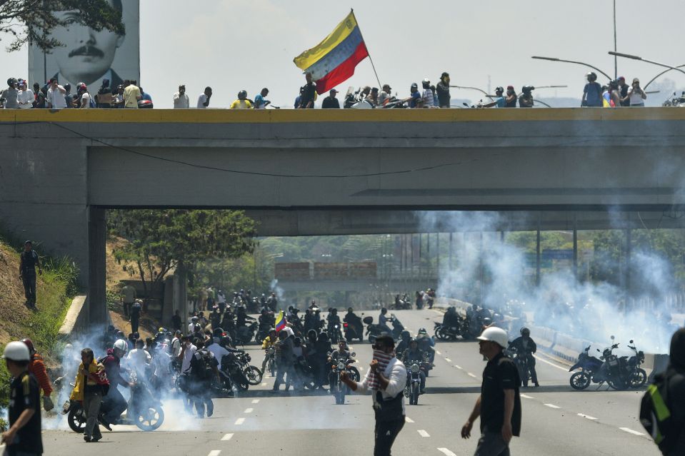  Opposition demonstrators clashes with soldiers loyal to Maduro