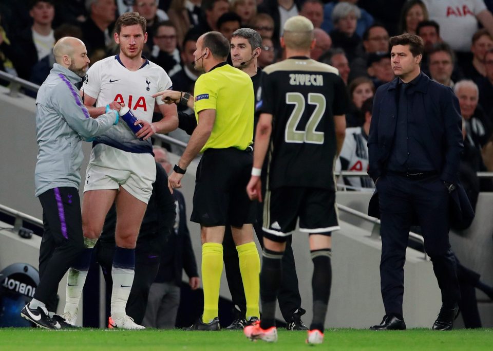  Antonio Miguel Mateu Lahoz was praised for the way he handled Jan Vertonghen's head injury