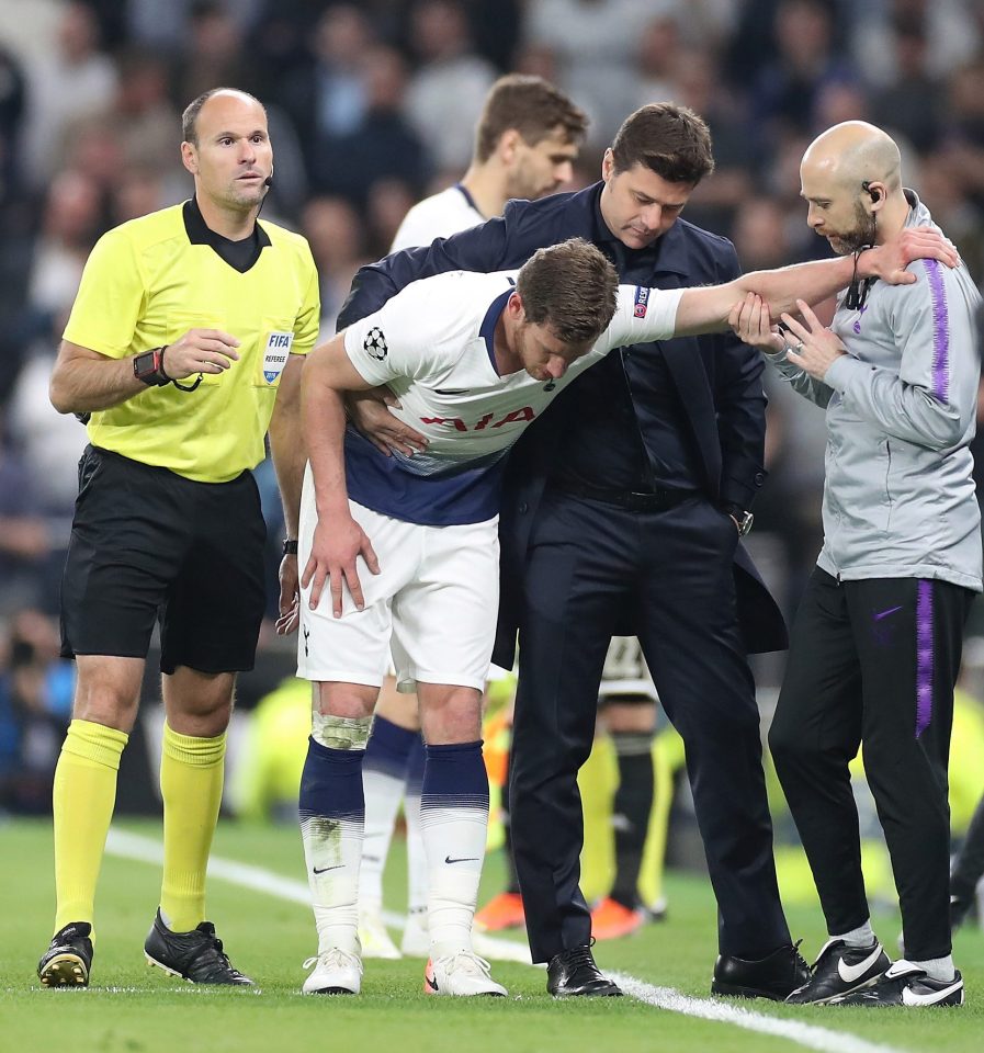  Jan Vertonghen had to be helped off the pitch after trying to play on