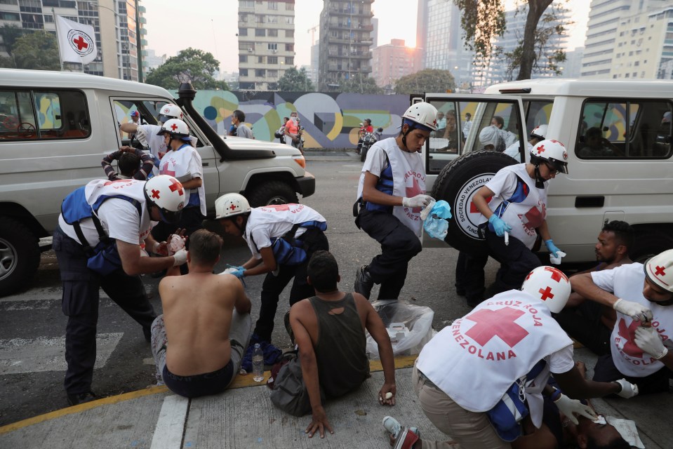  Many of the wounded had to be treated on the roadside