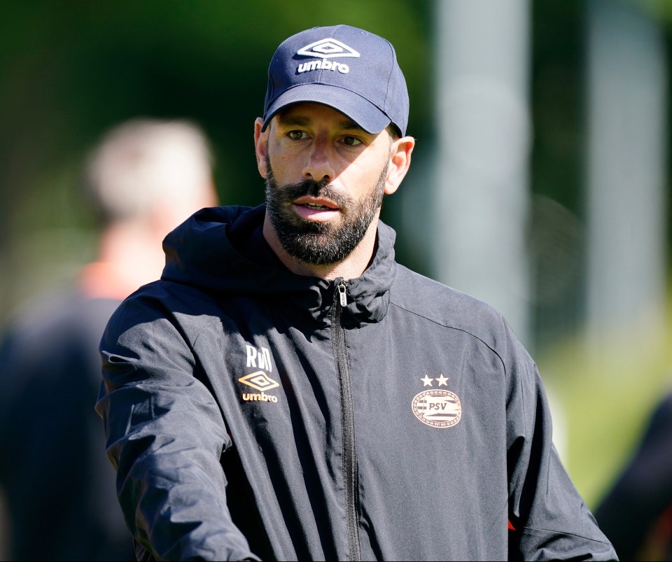 PSV youth coach Ruud Van Nistelrooy has taken Madueke under his wing