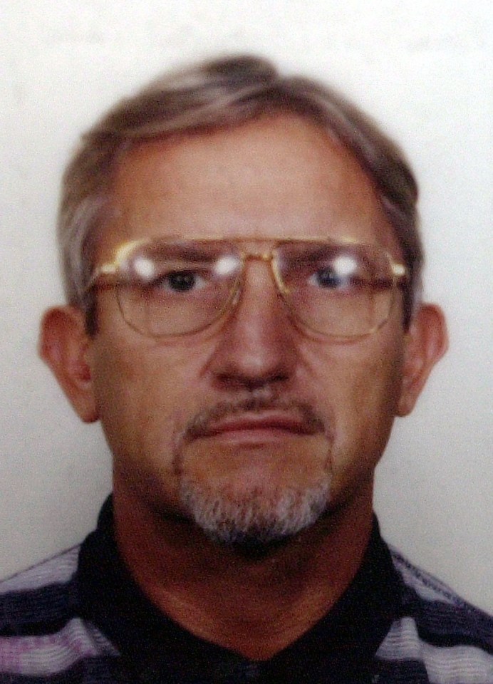  Kenneth Noye was pictured wearing glasses and a beard to evade capture for the murder