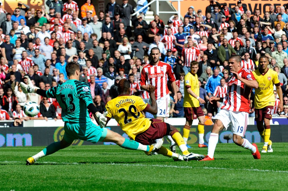  Jon Walters scores for Stoke against Arsenal - who he claims they bullied in matches