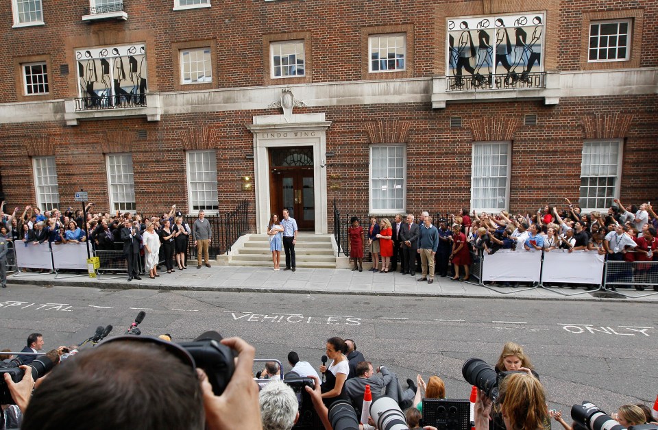  Prince Harry and Meghan's quiet announcement is in stark contrast to Prince William and Kate's, who introduced the world to each of their three children on the steps of the Lindo Wing