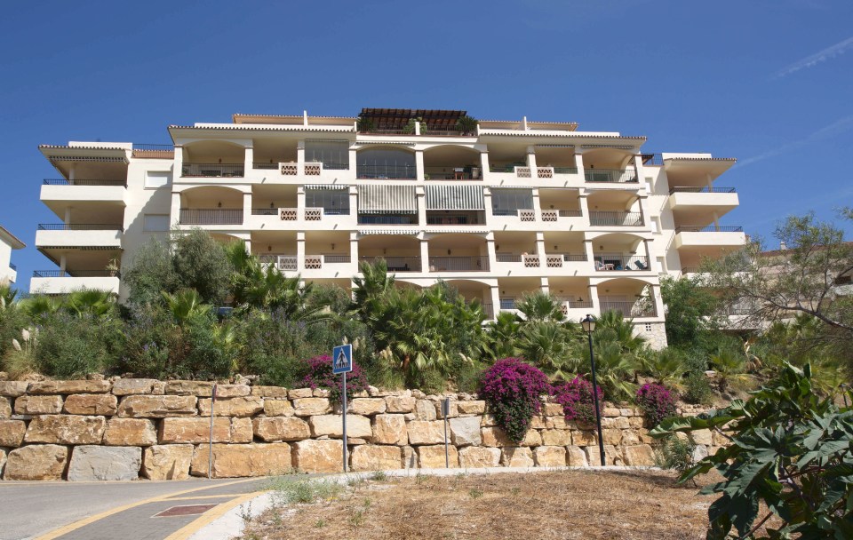  Freddie Starr's Spanish apartment block where he was found dead