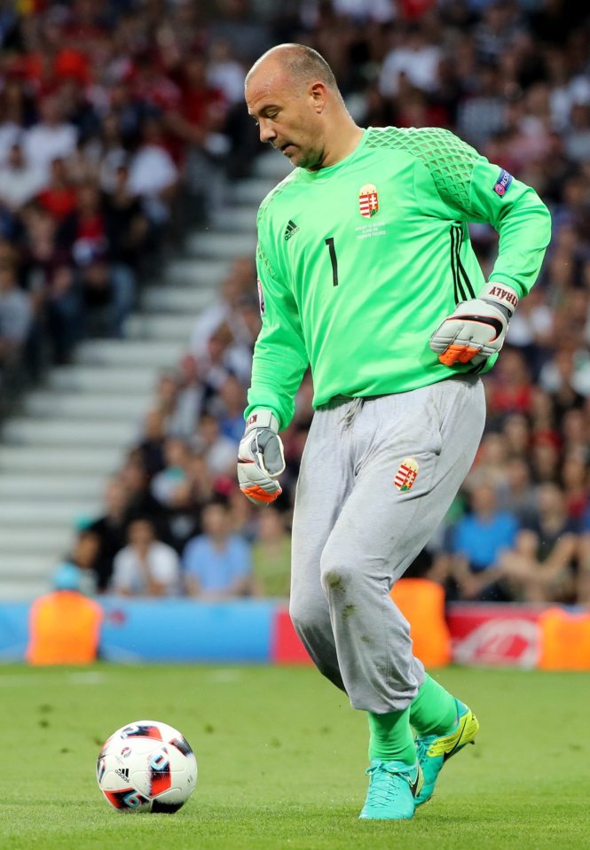  Kiraly says he opted for the sweatpants for comfort reasons