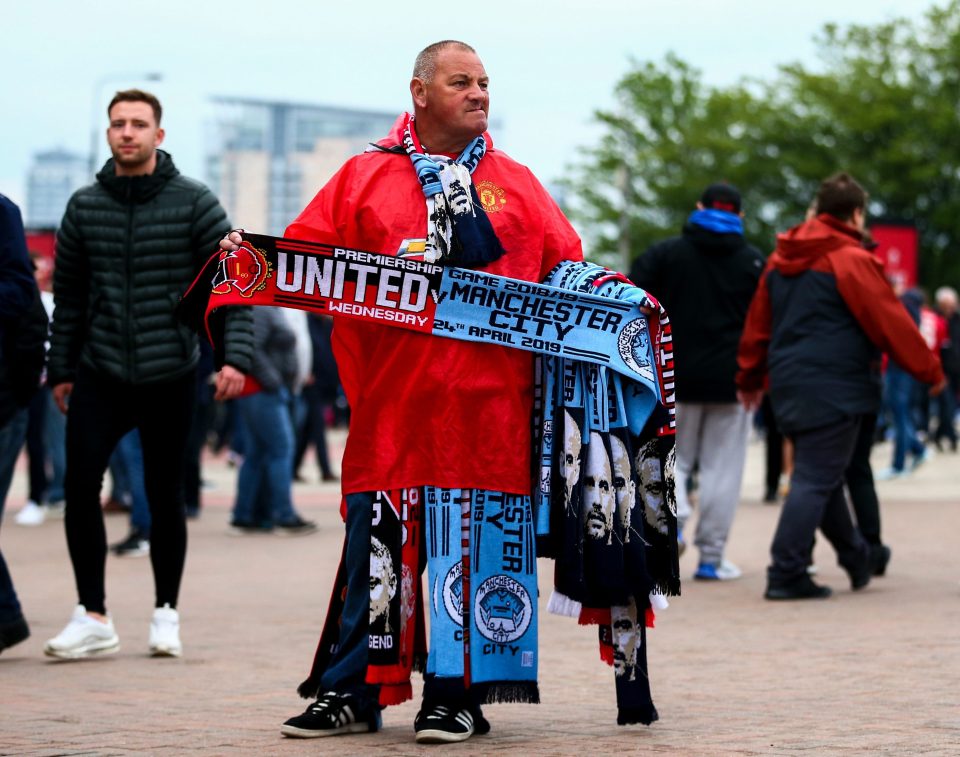  Half-and-half scarves are one of the worst things in football