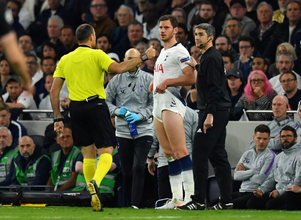  Jan Vertonghen had to change his shorts following his clash of heads... but did so out of view