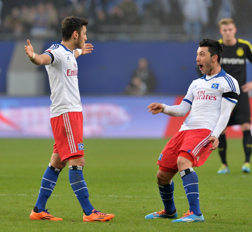  Hakan Calhanoglu scored an even better free-kick when Hamburg beat Klopp's Borussia Dortmund in 2014