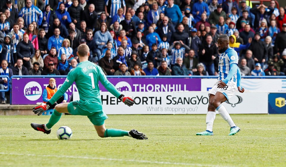  Isaac Mbenza strikes to level for Huddersfield and end Manchester United's top four hopes