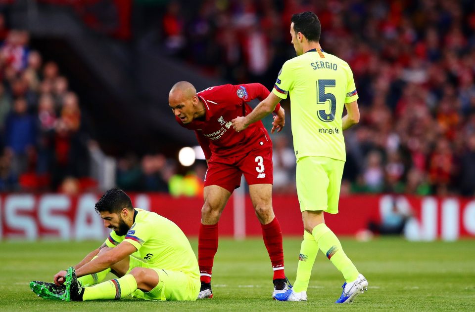  Fabinho gives Suarez an earful after the ex-Liverpool star feigned injury