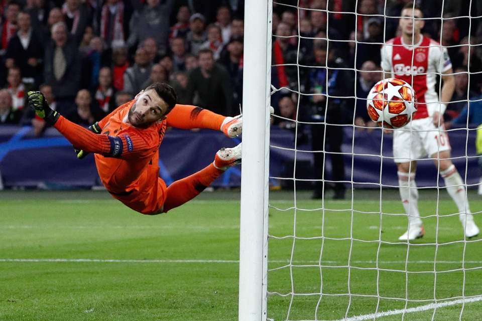  Lloris watches as Ziyech's shot flies past him on 35 minutes