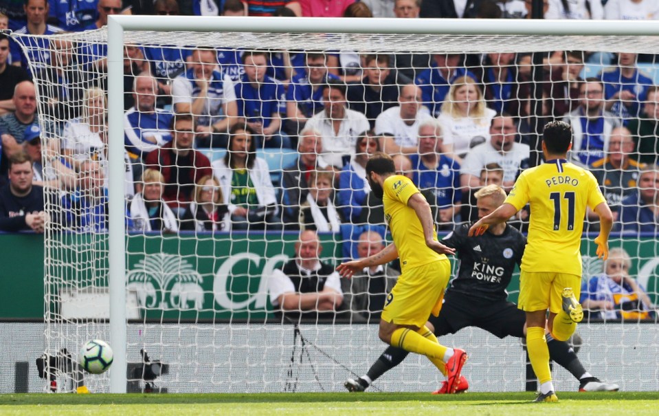 Gonzalo Higuain misses a sitter at the King Power