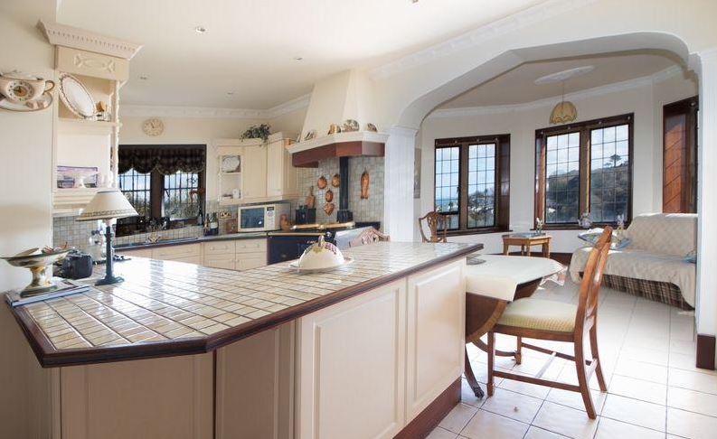 There’s a kitchen fitted with an Aga oven