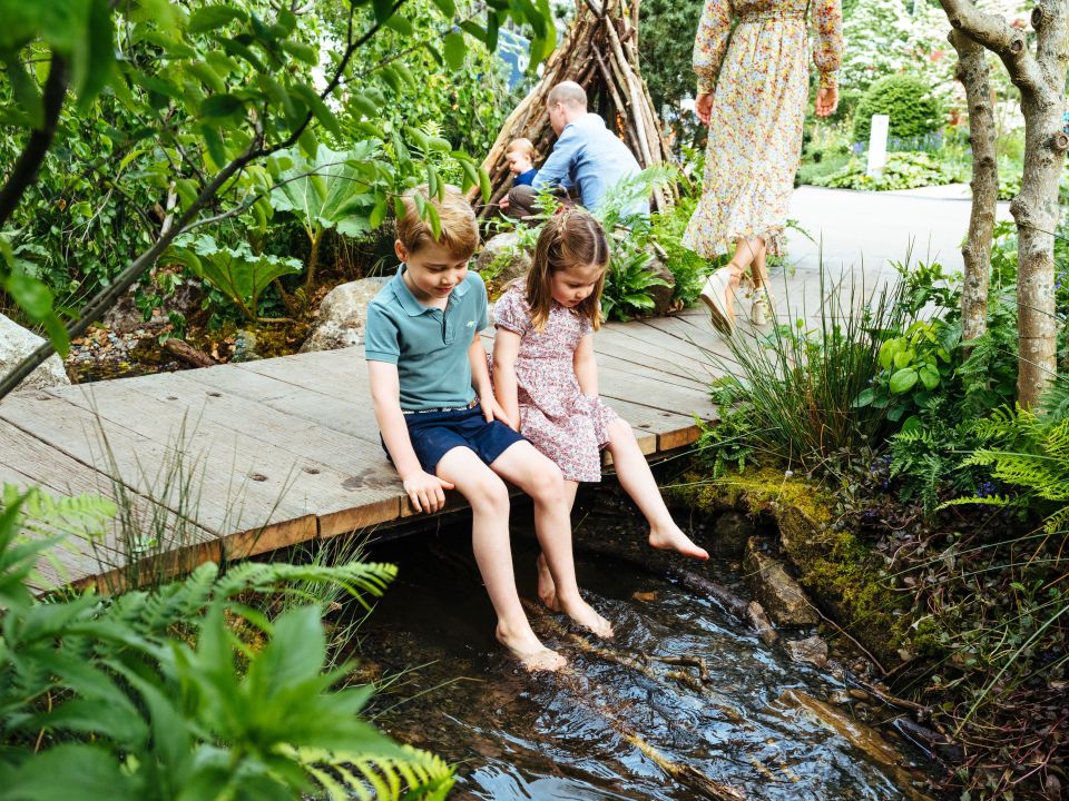  Prince George and Princess Charlotte dipped their toes into the garden's stream