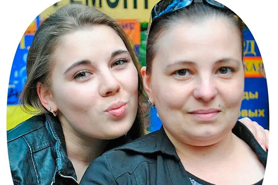  Maria Rudnitskaya (left) with her mother Natalia Rudnitskaya (right), who wants to take the custody of Arina