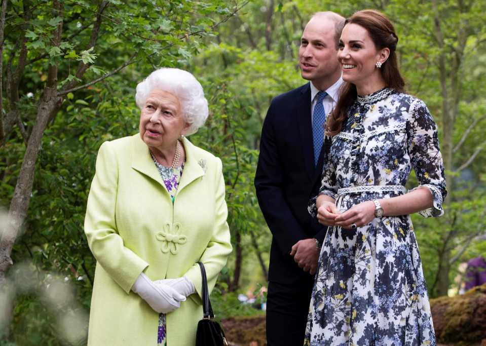  The Queen wore this lime green coat, floral dress and handbag for her visit to the Chelsea Flower show last night