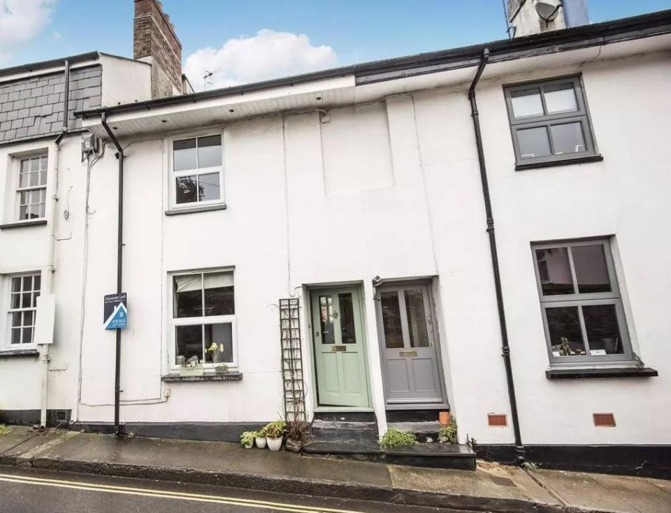  With four bedrooms, two cosy woodburners and easy access to the coast, this is a great pad