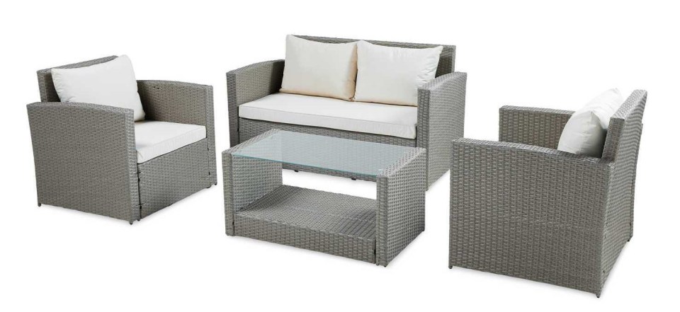 Aldi’s garden furniture set is a bargain