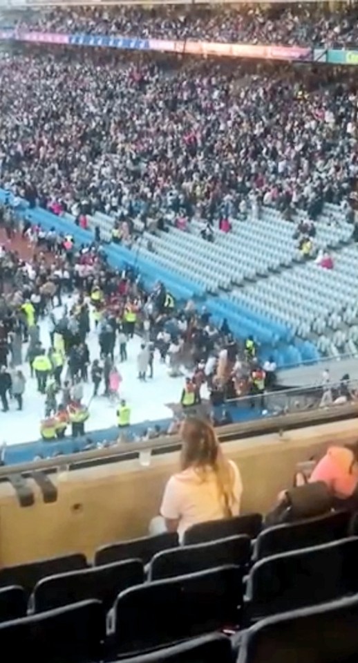  Fans in the upper seats complained they were unable to hear the Spice Girls' iconic hits