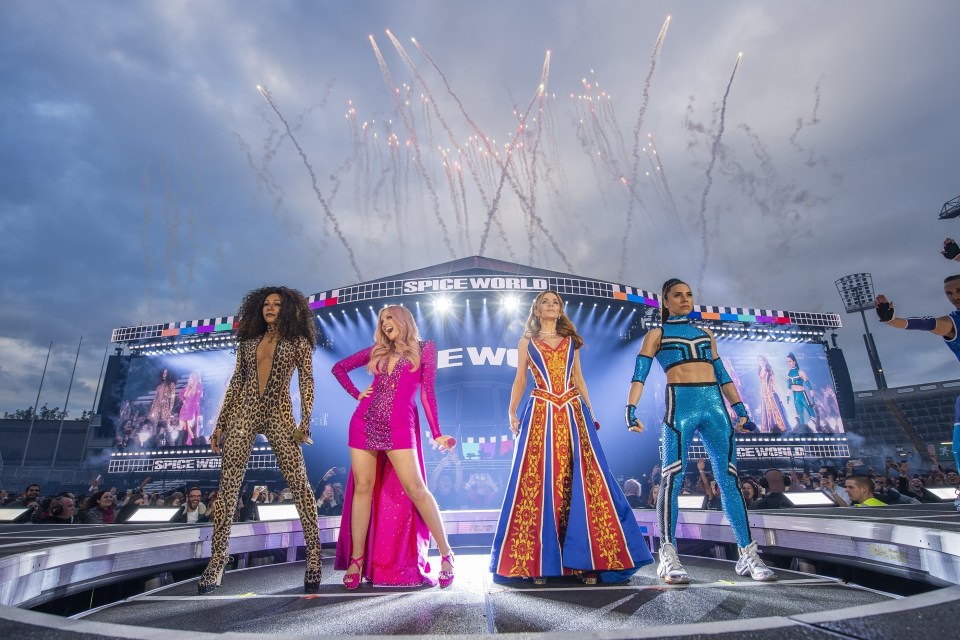  The Spice Girls opening reunion gig was hampered by sound issues with fans 'walking out'