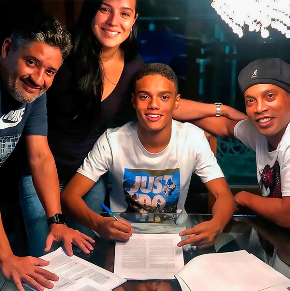  Joao Mendes has signed his first pro contract with Nike