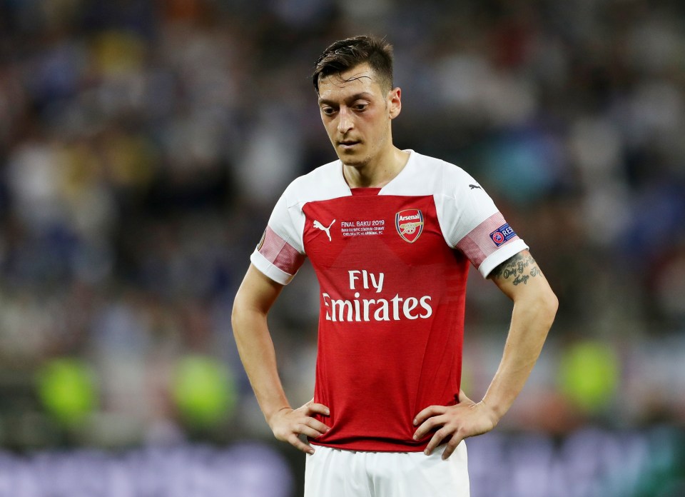  Mesut Ozil endured yet another night to forget in an Arsenal shirt