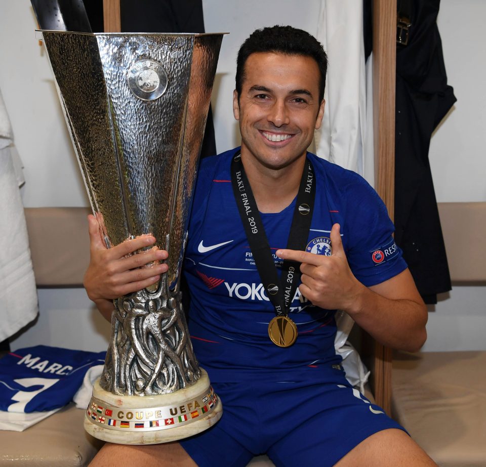  Pedro shows off the Europa League trophy in the changing room after Chelsea thumped Arsenal 4-1