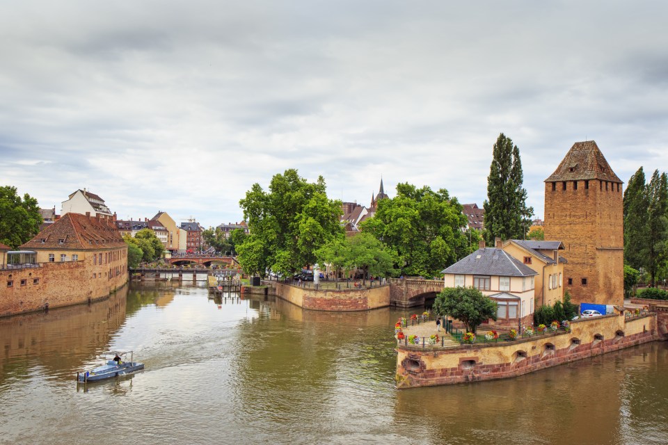  Three tourists have been killed after a boat capsized on the Rhine, France