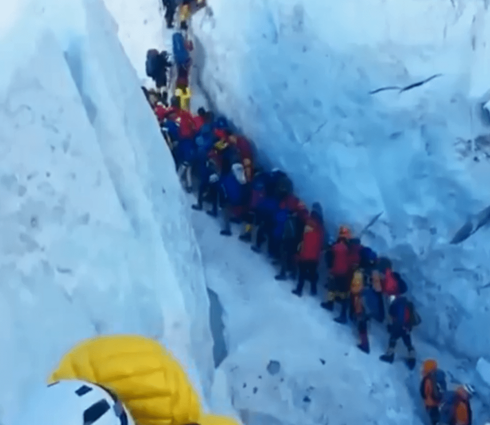  Queues have begun in the peaks, leaving climbers waiting for hours