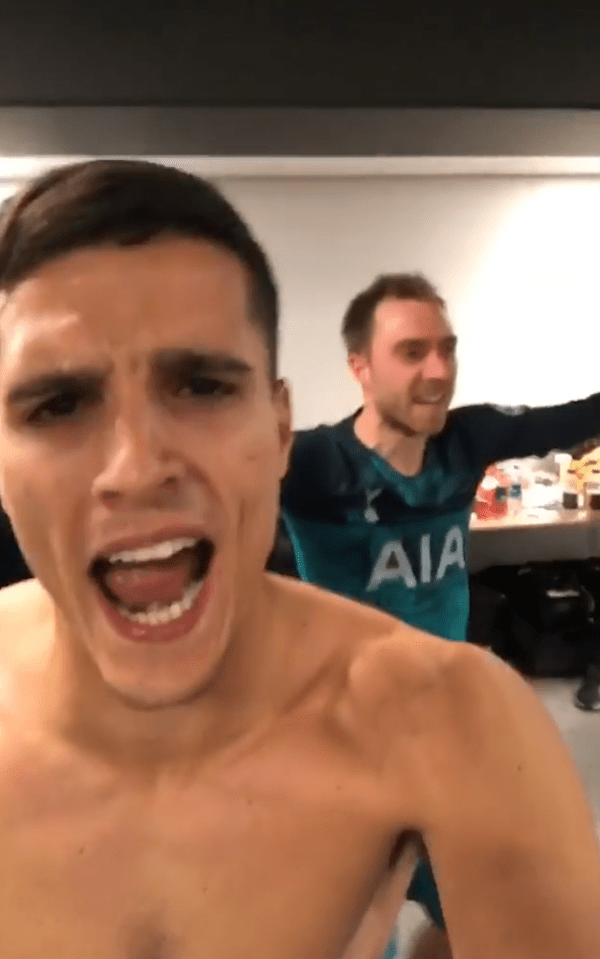  Eric Lamela sings Wonderwall and Sweet Caroline in the dressing room