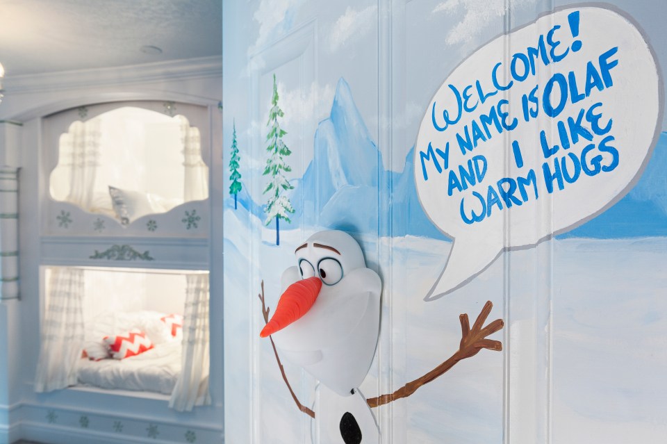  Frozen fans will love the themed room