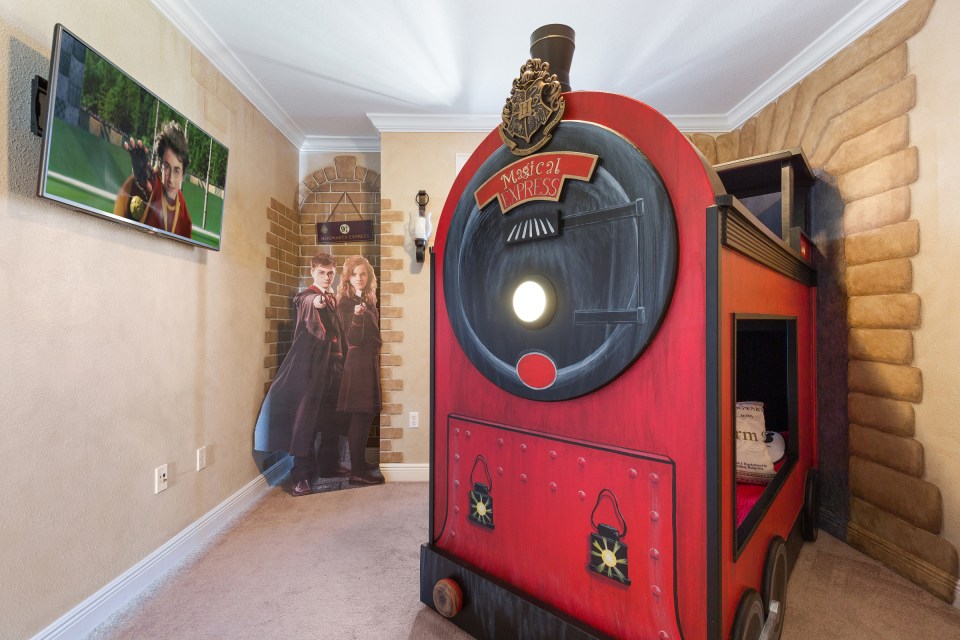  Kids can even sleep in a bunk bed designed like the Hogwarts Express