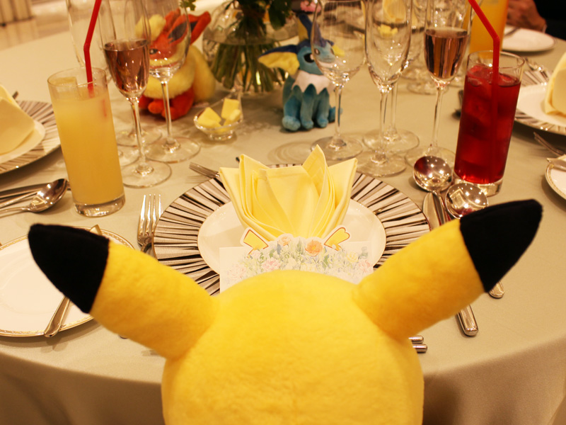  Of course your tables will be decorated with Pokémon too - here, Eevelutions Vaporeon and Flareon can be seen in the middle of the table, and there are Pokémon-themed place markers too