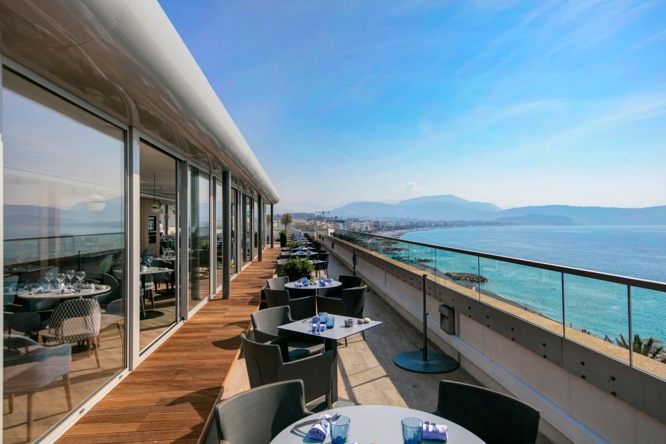  This swanky hotel boasts a romantic rooftop restaurant