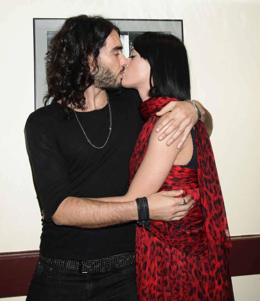  Russell Brand and Katy Perry sharing a passionate moment