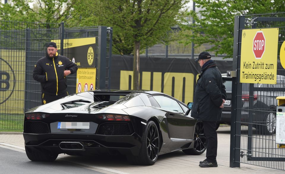  At Dortmund, Aubameyang nicknamed his black Lamborghini the Batmobile