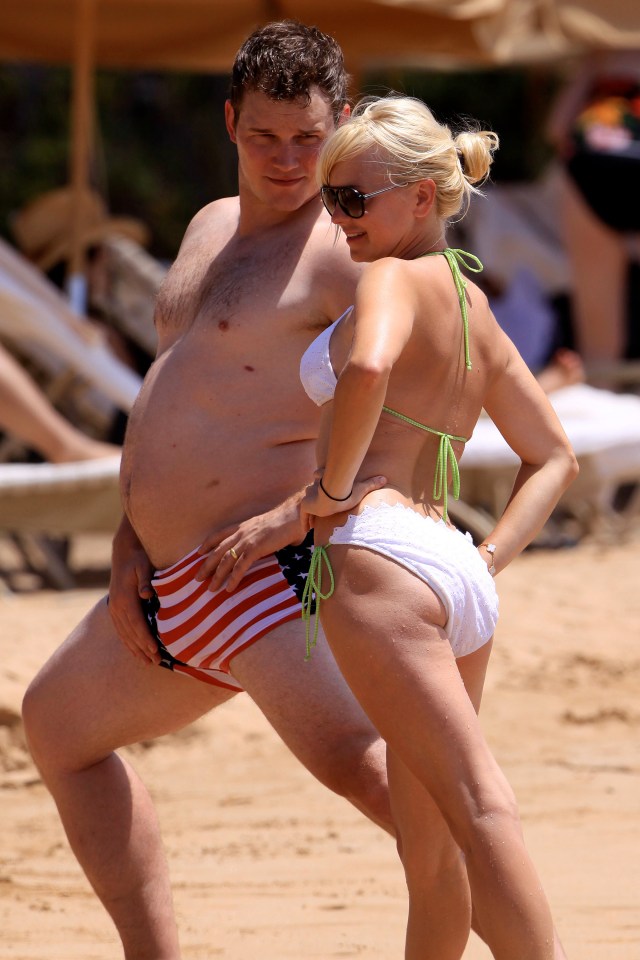  Chris Pratt with wife at the time Anna Faris during his dad bod days