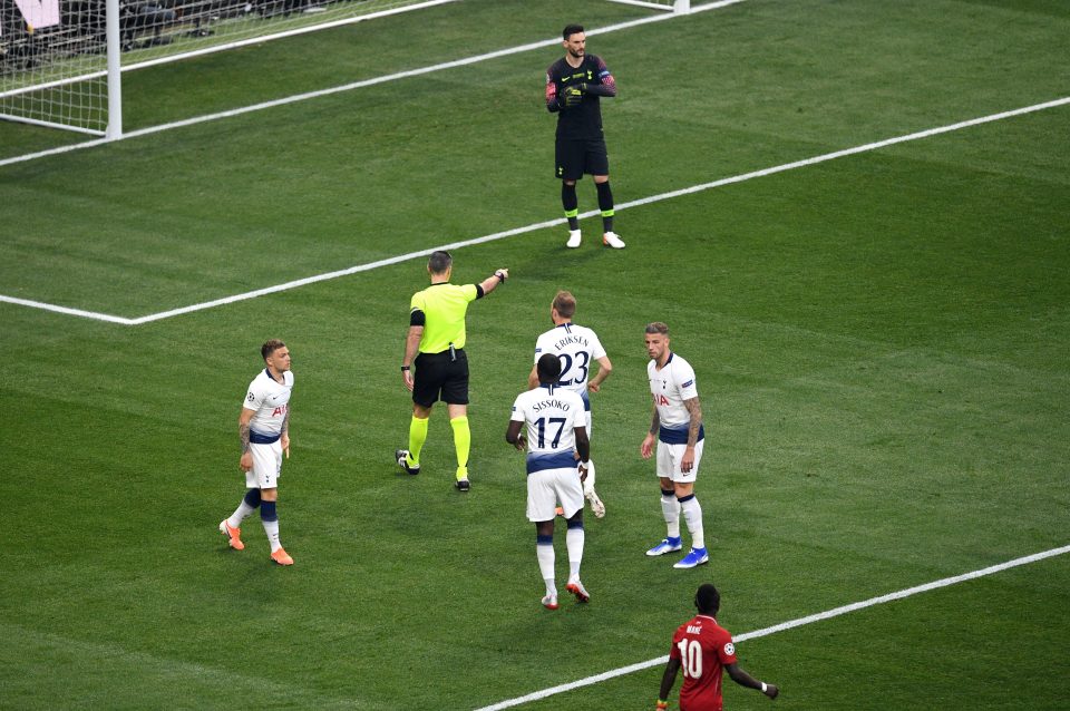  Stunned Spurs players react as referee Damir Skomina points to the spot after the ball hits Moussa Sissoko's arm