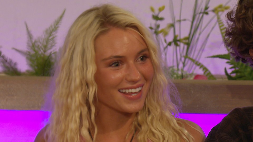  Love Island 2019 episode 1 recap: Lucie wasted no time in getting to know Joe and Anton