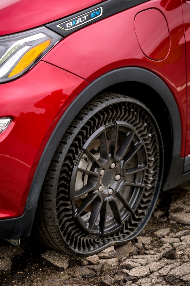  The tyre can withstand the weight of a normal passenger vehicle or an SUV as well as regular tyres