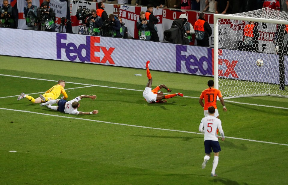  Quincy Promes then bundled the ball in off Kyle Walker's leg to put Holland 2-1 up