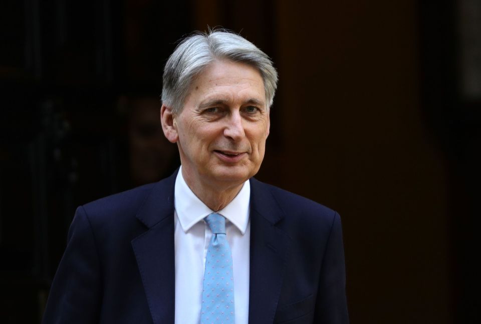  Philip Hammond's colleagues need to join him in fighting to stop Mrs May's reckless spending spree