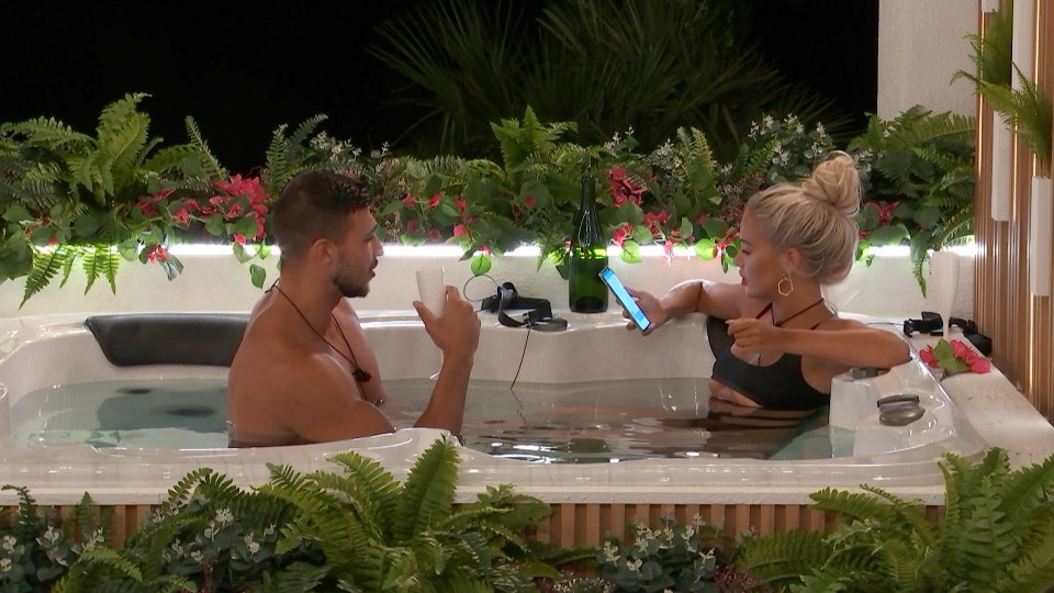  Tommy and Molly have a hot tub date