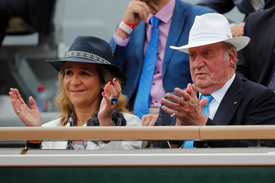  Ex-King of Spain Juan Carlos and his eldest daughter Princess Elena applaud Nadal's triumph