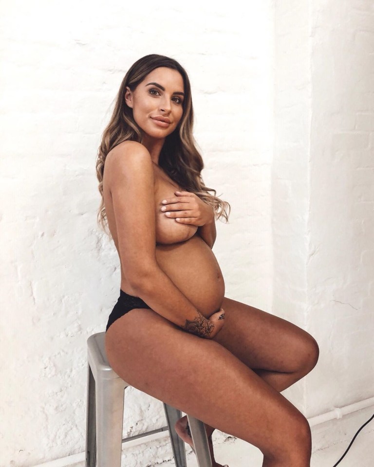  Jessica Shears revealed her baby bump as she posed in just her knickers